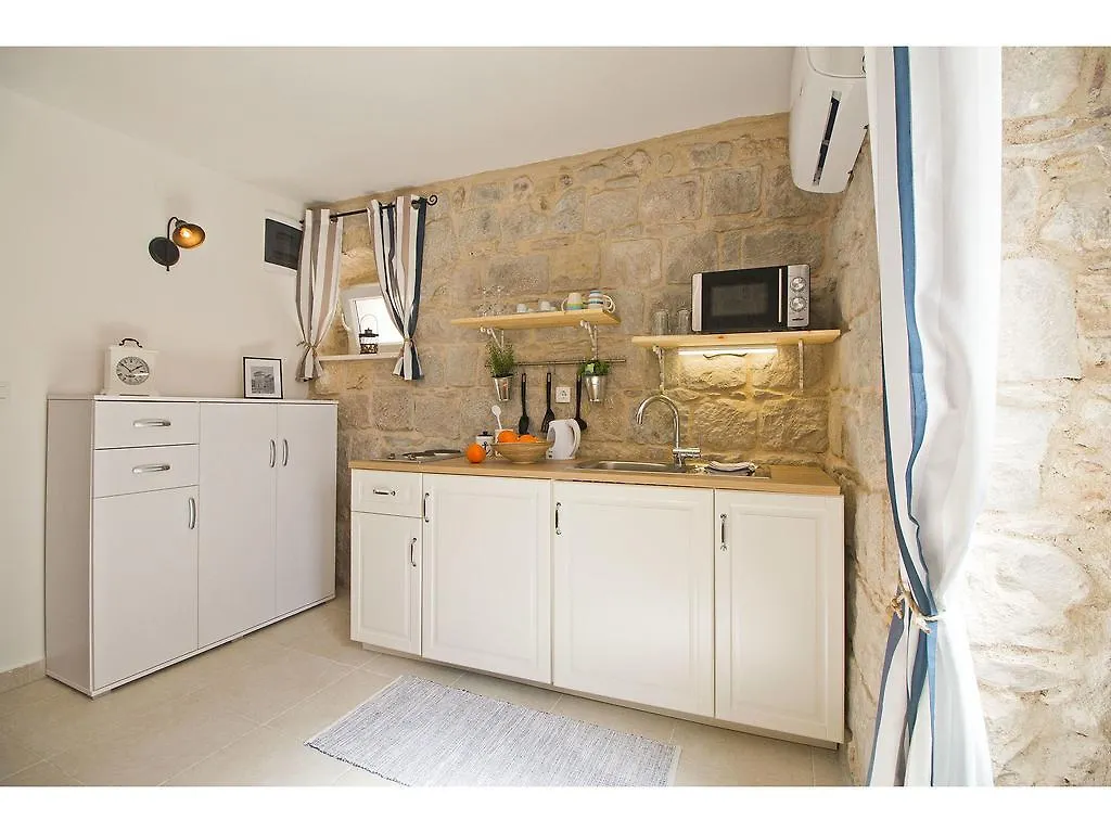 Apartment Dominko Kastel Stafilic Croatia